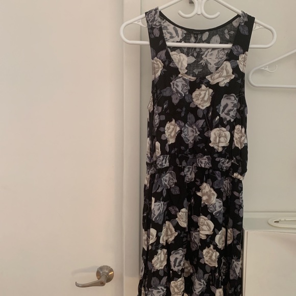 Aritzia Talula lightweight floral summer dress - Picture 4 of 4
